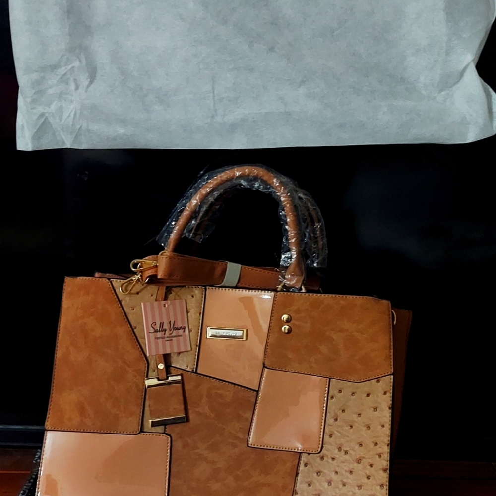 Purses, all kinds! Cross body, handbags, shoulder straps, wallets, wristlet! ALL